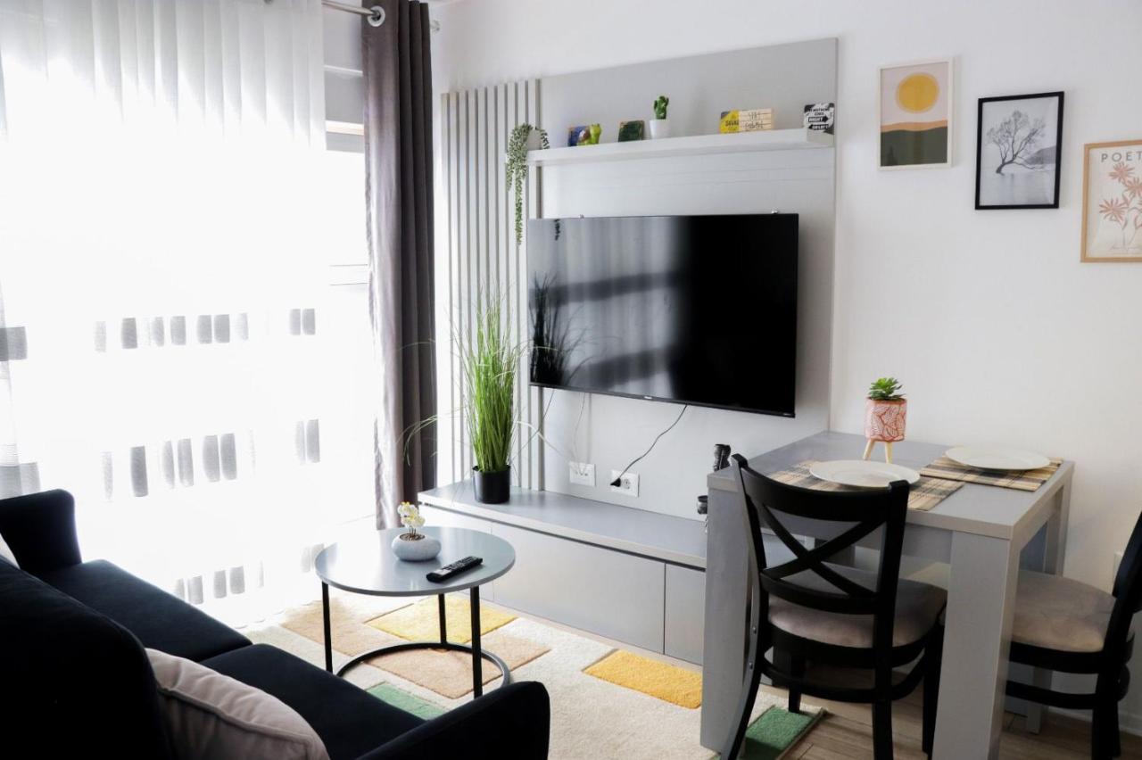Comfy At 'mangalem21 Complex' Parking-wifi-ac-view * Tiranë